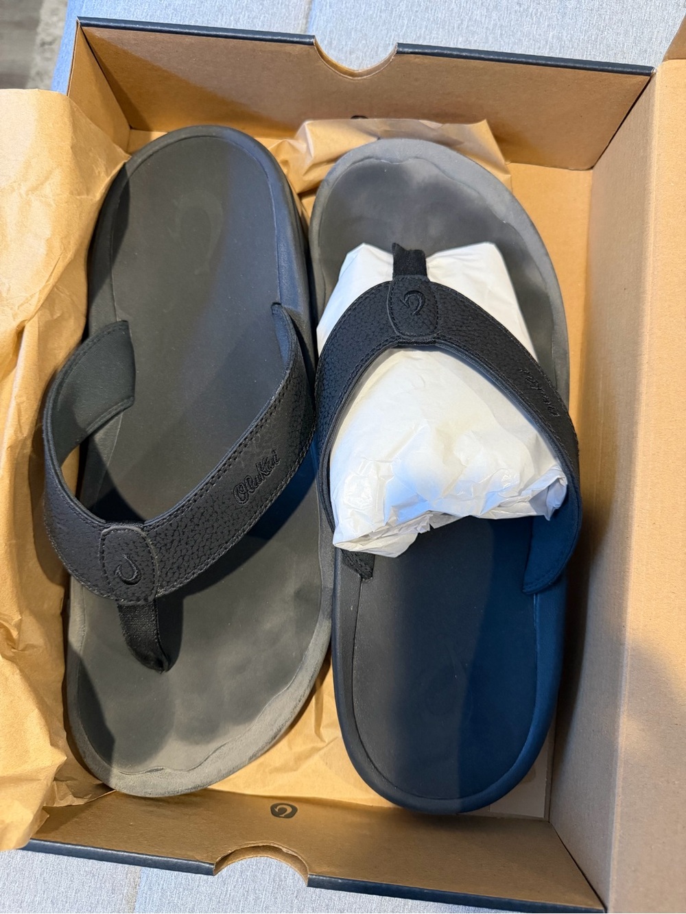 OluKai Men’s Black Foam Footbed Flip Flops